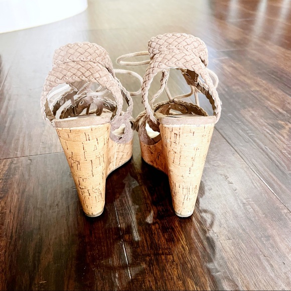 ✨Madden Girl Emboss Wedges - Picture 4 of 6